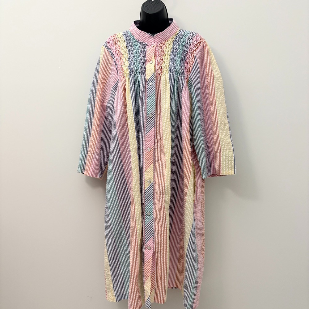 VTG Rainbow Seersucker Smocked Duster Robe Snap Front Housecoat 1X